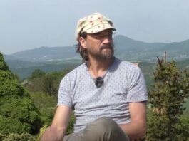 Hudebník Dan Bárta v pořadu Na Knoblošce