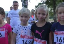 ÚŠTĚK: Kolem jezera Chmelař letos běželo 150 účastníků