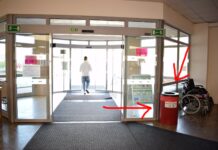 Litoměřická nemocnice má u vstupu speciální odpadkový koš