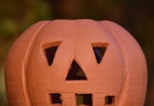 V Keramické kavárně si můžete vyrobit originální dýni