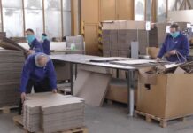PLUSPAP Hrobce: Výroba kartónových krabic a obalů stále běží naplno