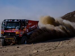 DAKAR – Bolavou etapu Kozlovského posádka zvládla na výbornou