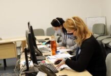 Senioři z Ústeckého kraje se mohou na očkování proti koronaviru registrovat pomocí bezplatné infolinky