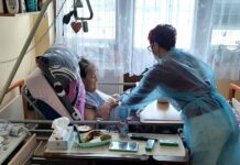 Zdravotní personál Farní charity Litoměřice stojí v čele boje proti zdravotním rizikům dnešní doby