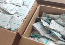 Obec Keblice nakoupila respirátory pro své seniory, rozdává jim je zdarma