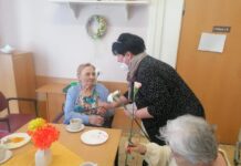 Domov důchodců v Čížkovicích slavil MDŽ. Nechyběly ani karafiáty