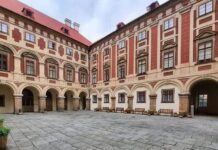 Státní zámek Libochovice otevřel nádvoří a 1 okruh bez průvodce