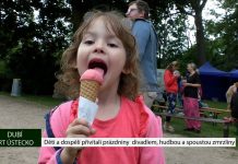 DUBÍ: Děti a dospělí přivítali prázdniny divadlem, hudbou a spoustou zmrzliny
