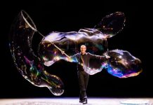 Poslední Letní čtvrtek bude s profesionální bublinovou show