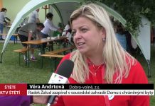 ŠTĚTÍ: Radek Žalud zazpíval v sousedské zahradě Domu s chráněnými byty