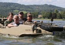 FOTOGALERIE – Pirátské lodě nahradila obojživelná vozidla