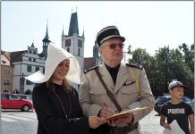 Fotoreportáž Mirka Zimmera: Abatyše a četník ze Saint Tropez v Litoměřicích