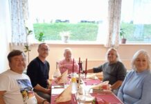 Klientka SeniorCentra Terezín své blízké pozvala na večeři