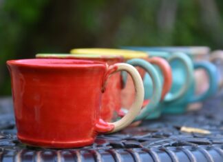 Keramická dílna Dlouhánka pořádá workshop zdobení hrnků