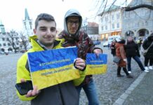 FOTOREPORTÁŽ – Na podporu Ukrajiny se lidé sešli i v Litoměřicích