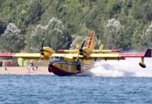 FOTOGALERIE: Požár v Českém Švýcarsku hasí i speciální letouny z Itálie