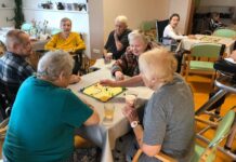 Klienti SeniorCentra SeneCura si užili turnaj v Člověče, nezlob se!