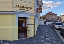 FOTOGALERIE: Podřipská škola otevřela nové kadeřnictví