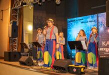 Hudební divadlo Hnedle vedle do Roudnice přiveze karneval