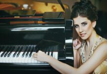 Státní zámek Libochovice hostí klavírní koncert Lenky Korecké