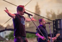 Na Zahradě Čech zahrají Chinaski, bude i letní kino