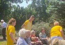 Klienti SeniorCentra SeneCura se pravidelně setkávají s poníky