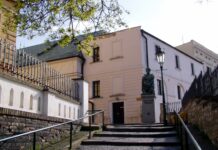 Přijďte na komentovanou prohlídku Divadla Karla Hynka Máchy!