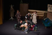 Hra začíná v Divadle Karla Hynka Máchy!