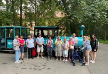 Klienti SeniorCentra SeneCura vyrazili do Chomutova za zvířátky