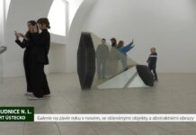 ROUDNICE N. L.: Galerie na závěr roku v novém, se skleněnými objekty a abstraktními obrazy