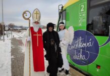 Mikulášské jízdy na Švestkové dráze letos s ohňovou show