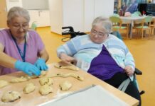 Klienti SeniorCentra SeneCura pekli vánočky pro své blízké