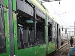 Na lovosickém nádraží se střetl vlak s nákladním automobilem