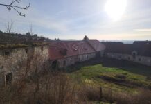 Zámek v centru Žitenic by mohla koupit obec