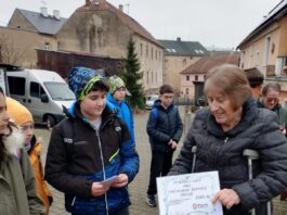 Část výtěžku z Adventního jarmarku ZŠ Havlíčkova věnovala psímu útulku