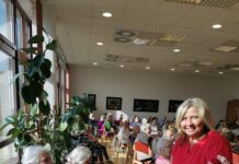 V Domově na Dómském pahorku se rozdávaly květiny a hrál Rosťa Pechoušek