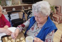 V Domově na Dómském pahorku se dnes pekly jidáše