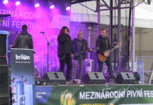 Fotogalerie: Na Zahradě Čech začal Mezinárodní pivní festival