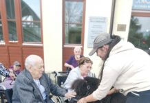 Do Domova pro seniory na Dómském pahorku přišel na návštěvu poník