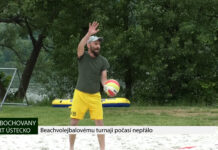 LIBOCHOVANY: Beachvolejbalovému turnaji počasí nepřálo