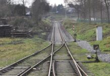 Trať je po sesuvu opravená, vlaky se na ni vrátí od pondělí