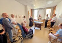 Místnosti ticha v nemocnici požehnal biskup Přibyl