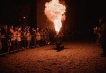 Na náměstí v Lovosicích si dnes zazpívají koledy a bude ohňová show