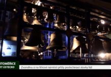 LITOMĚŘICE: Zvonohru si na Mírové náměstí přišly poslechnout stovky lidí