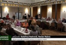 LOVOSICE: Město pozvalo osamělé seniory na vánoční oběd