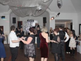 Obec Libochovany pořádá ples a shání dary do tomboly!