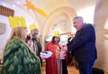 Tříkráloví koledníci zavítali na litoměřickou radnici