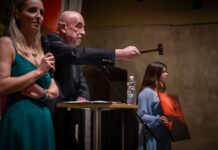 FOTOGALERIE: Aukce pro hospic objektivem Rainera Bacha