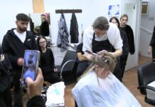 LITOMĚŘICE: V rámci projektu Erasmus+ se učí studenti Pohody od italských kadeřníků