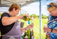 Milovníci vína vyrazí putovat po vinicích Velkých Žernosek. Připojuje se nové vinařství